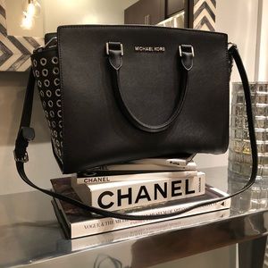 Stunning Michael Kors black handbag!